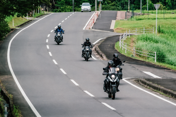 4 Motorradfahrer
