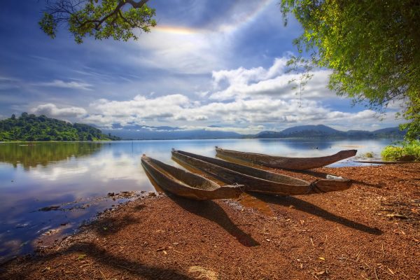 Boats-on-the-bank-(Vietnam)